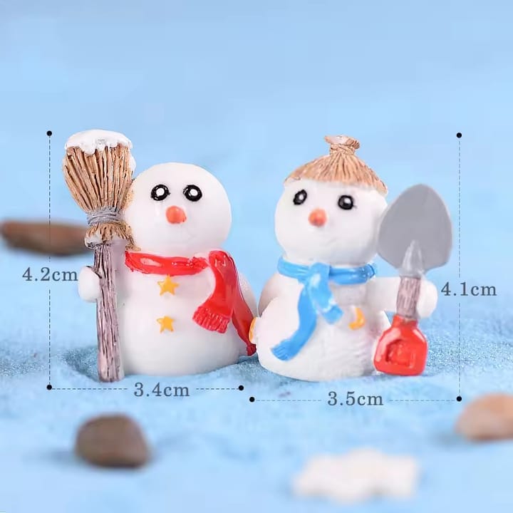 Tiny Christmas Village Figurine Set, Snowman couple, style C