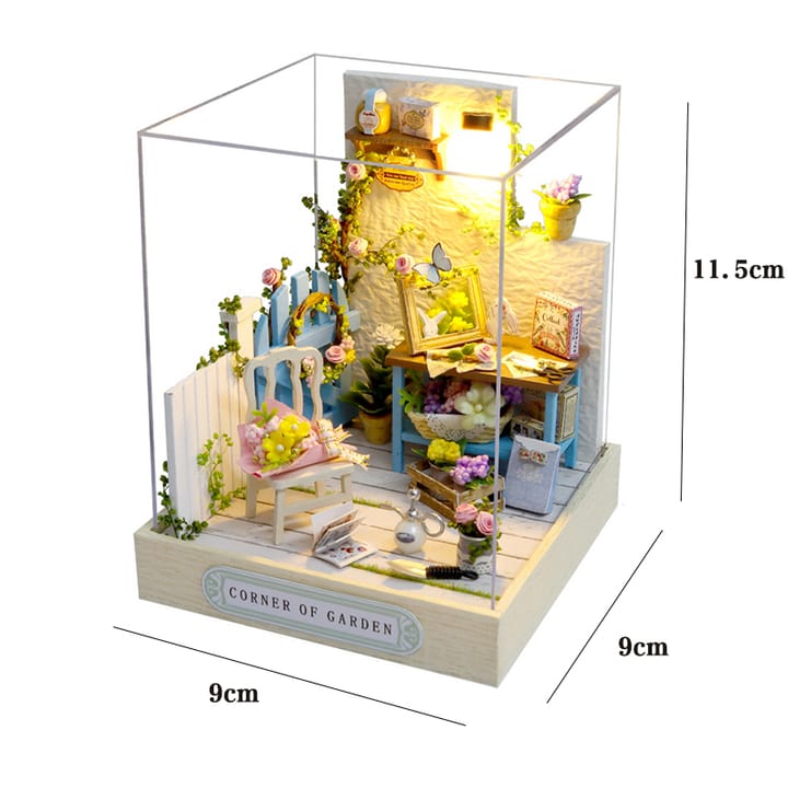 The Hobby House Miniature Kit, Garden corner, with cover