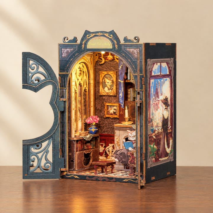The Cat Scholar Book Nook, Count Cat's Study