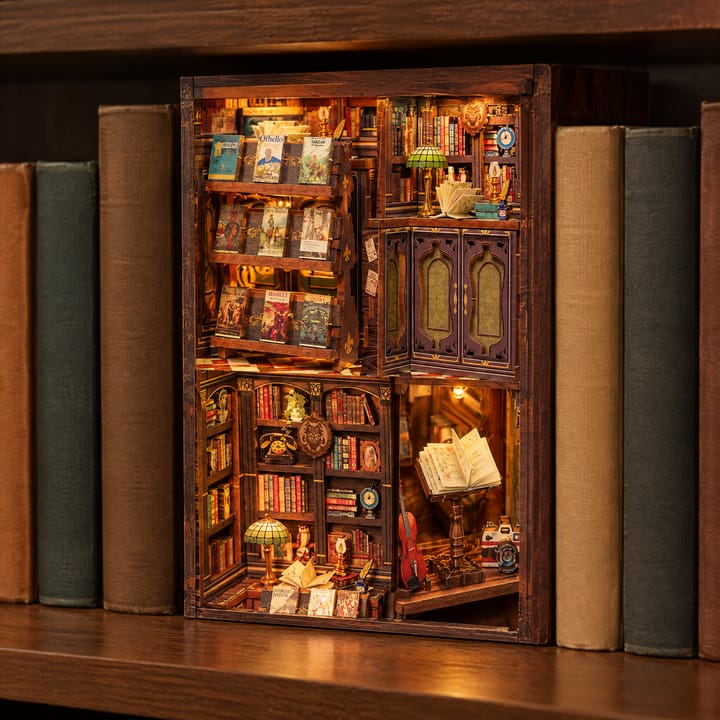 The Owl Bookstore Book Nook Kit